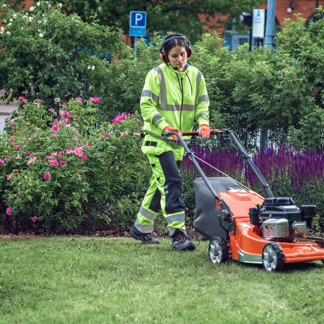 Tosaerba HUSQVARNA LC 551VBP in uso