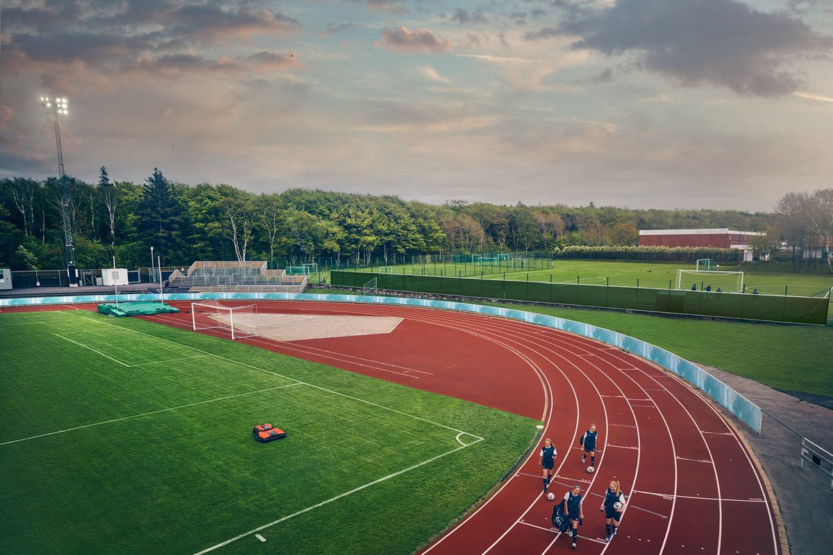 Husqvarna CEORA al lavoro in uno stadio di atletica