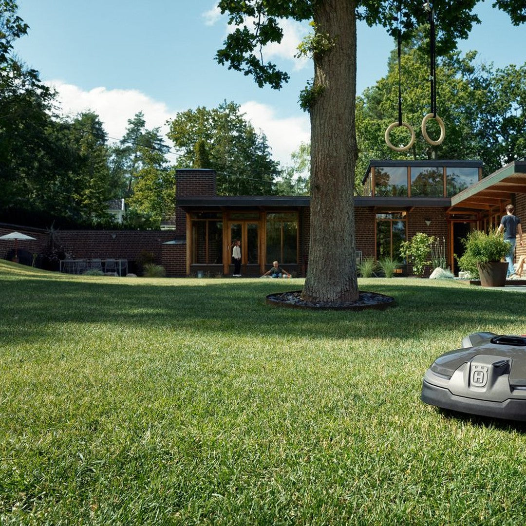 Robot tosaerba HUSQVARNA Automower® 415X in uso