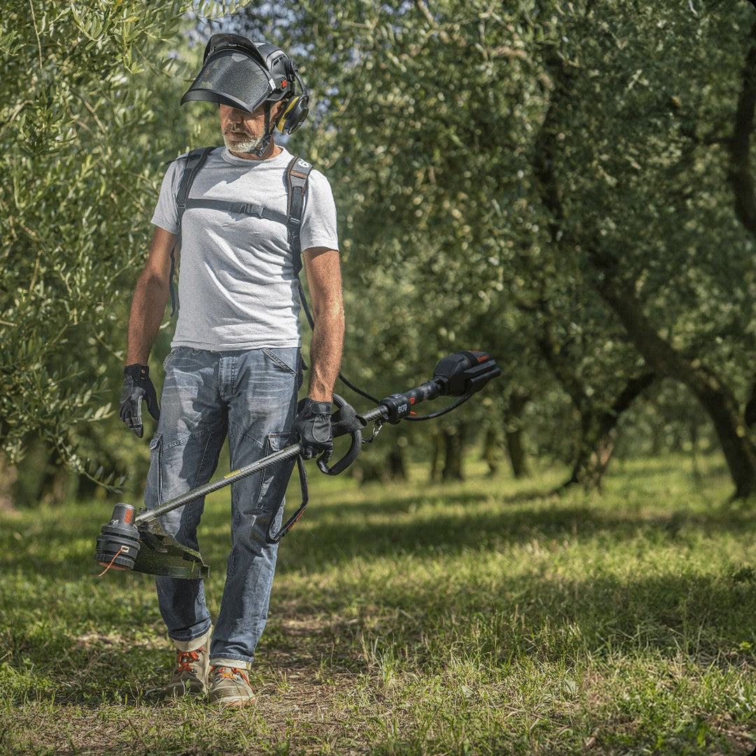 Decespugliatore KRESS KG161 in uso