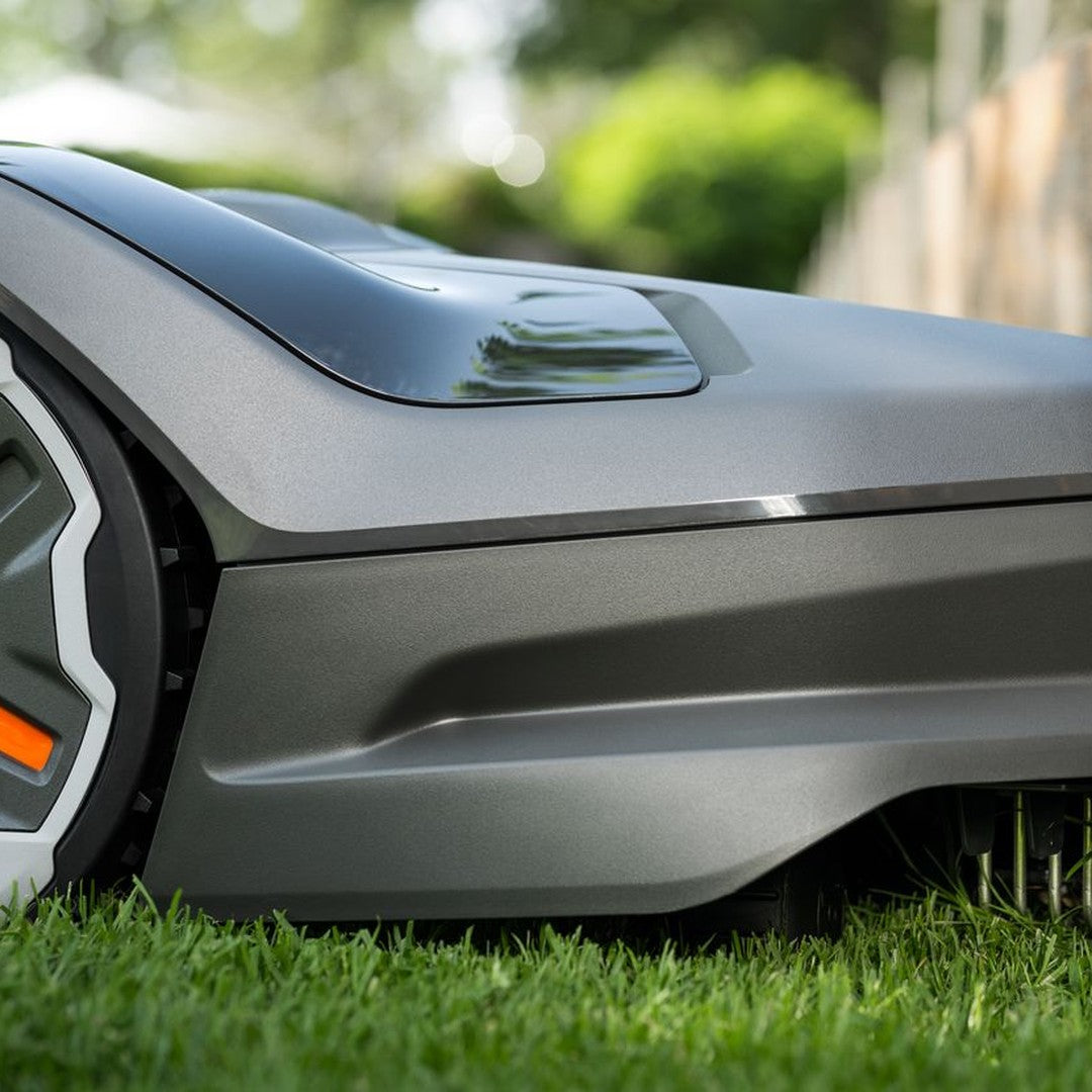 Robot tosaerba HUSQVARNA Automower® 310E NERA in uso